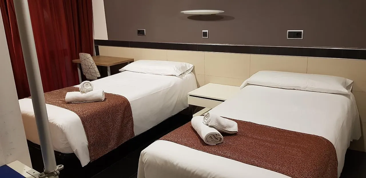 Hostal Levante Barselona Konukevi
